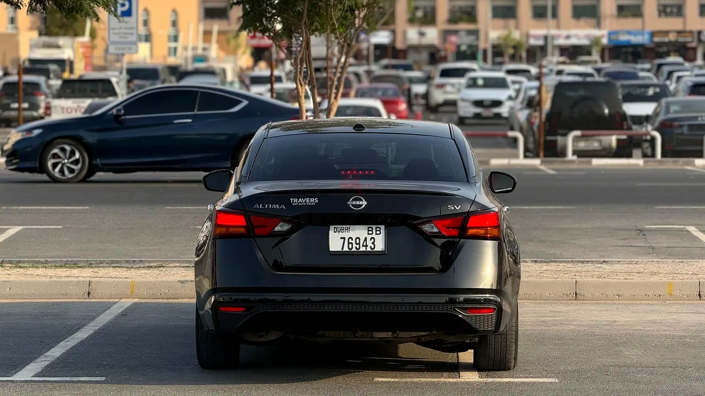 Nissan Altima SV photo 3